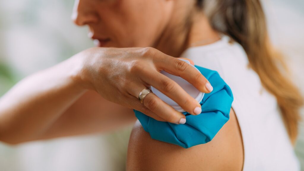 Understanding and Managing Frozen Shoulder: Causes, Symptoms, and Tips